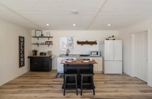 Temecula House | Inviting Barn Home with Panoramic Valley Views & Pool