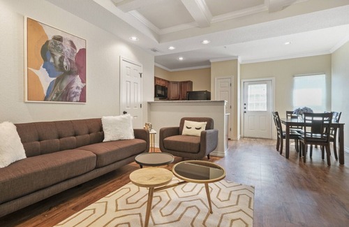 Selma House | Stylish Townhome with Complete Amenities & Pet-Friendly Stay