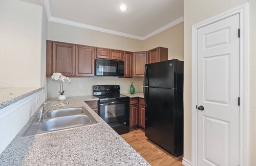 Selma House | Stylish Townhome with Complete Amenities & Pet-Friendly Stay