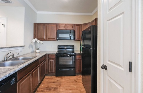 Selma House | Stylish Townhome with Complete Amenities & Pet-Friendly Stay