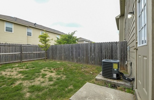 Selma House | Pet-Friendly 3BR Townhome with Fast WiFi and Breakfast