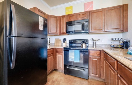 Selma House | Family-Friendly 3BR Townhome with Backyard & Top Ratings