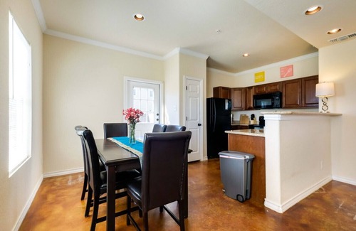 Selma House | Family-Friendly 3BR Townhome with Backyard & Top Ratings