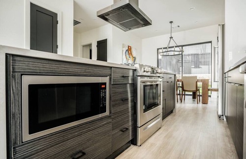 Blackshear-Prospect Hill House | Guest Rated 10/10: Cozy 4B with EV Charger & Gym Access