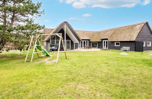 Toftum House | Spacious 20-Person Holiday Home in R m with Pool & Pets