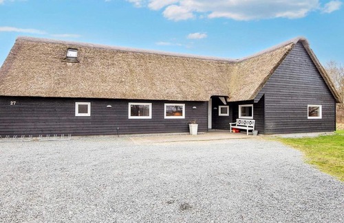 Toftum House | Spacious 20-Person Holiday Home in R m with Pool & Pets