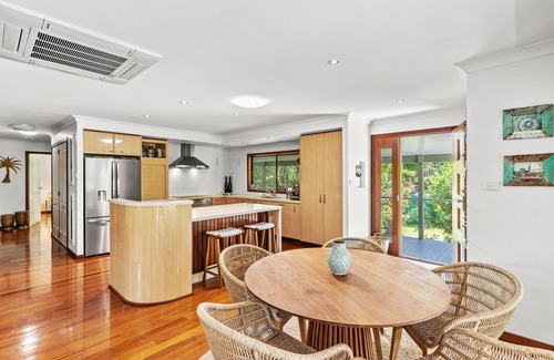New Brighton House | Beachfront Retreat: 10/10 Guest-Rated, Private Access