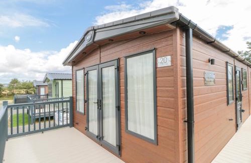 West Heslerton House | Pet-Friendly Retreat at 20 Wolds View - A 4-Star Experience