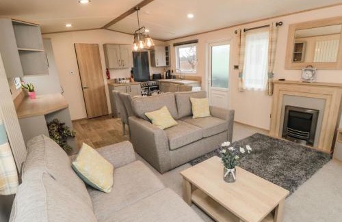 West Heslerton House | Pet-Friendly Retreat at 20 Wolds View - A 4-Star Experience