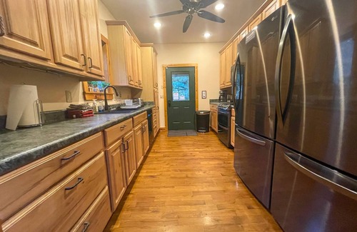 Shippenville Cabin | Experience Double Bore Ranch: 6 Bedroom Lodge with Pool