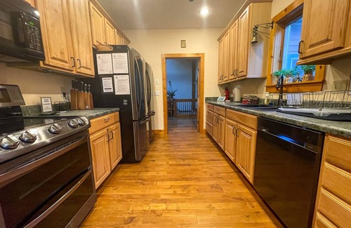 Shippenville Cabin | Experience Double Bore Ranch: 6 Bedroom Lodge with Pool