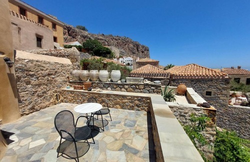 Monemvasia House | 200 m² House ∙ 6 bedrooms ∙ 12 guests