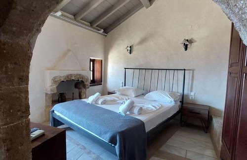 Monemvasia House | 200 m² House ∙ 6 bedrooms ∙ 12 guests