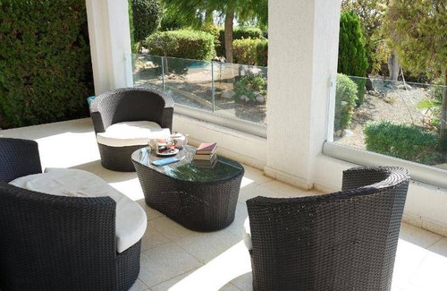 Peyia Town Villa | Spacious 5-Bedroom Villa with Pool for 12 Guests