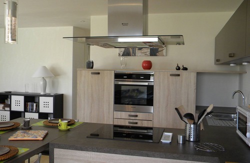 Penmarch House | Cozy Retreat Steps from PORS CARN Beach - Guest Rated 9.8