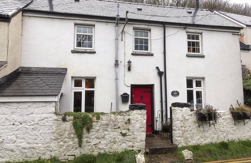 Parkmill Cottage | Historic Cottage Steps from the Beach - Guest Rated 9.8