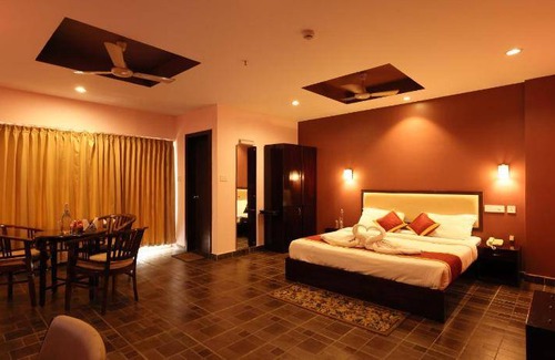 Lakkidi Apartment | Spacious 2000 m² Serviced Apartment with Pool & Spa