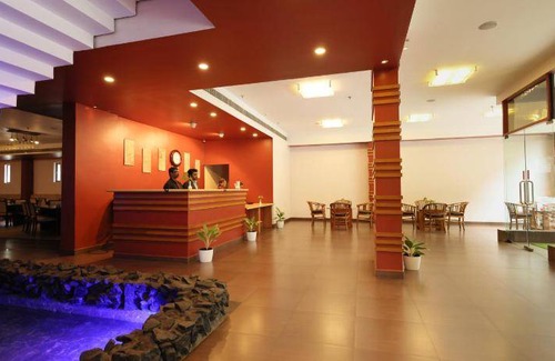 Lakkidi Apartment | Spacious 2000 m² Serviced Apartment with Pool & Spa