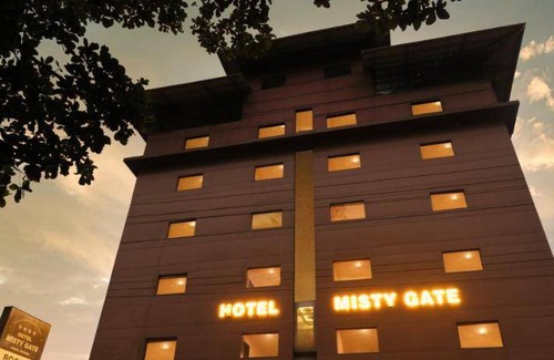 Lakkidi Apartment | Spacious 2000 m² Serviced Apartment with Pool & Spa