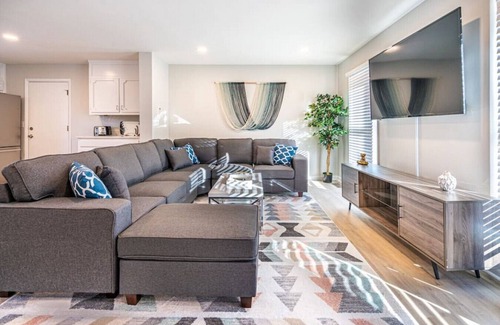 Huntsville House | Family-Friendly Retreat with Custom Pool and High-Speed Wifi