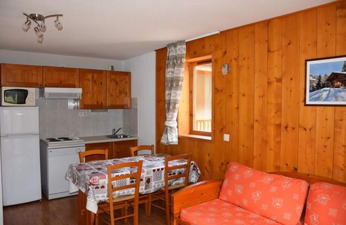 Pralognan-la-Vanoise Apartment | Convenient Hotel with Pool, Balcony & Ski Locker Access