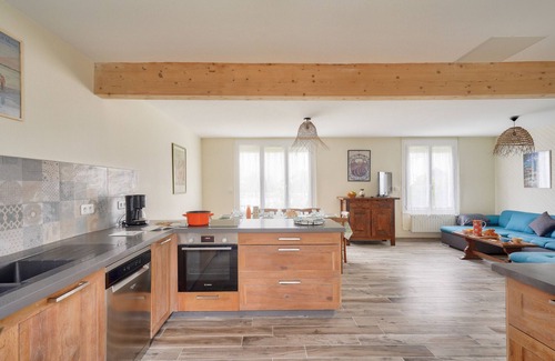 Loctudy Ski Chalet | Cozy House for 10, Steps from Loctudy Beach