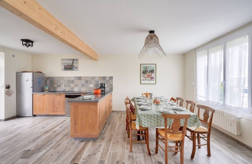 Loctudy Ski Chalet | Cozy House for 10, Steps from Loctudy Beach