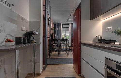 Thissio Apartment | Prime Location Near Metro & Acropolis Hill, 10/10 Rating