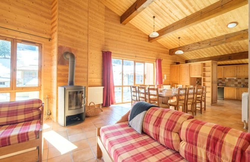 Lanslevillard Apartment | Relaxing Retreat in Val Cenis with Pool and Spa Amenities