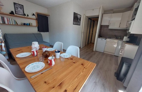 Mont-de-Lans Apartment | Conveniently Located Room with Balcony in Les 2 Alpes
