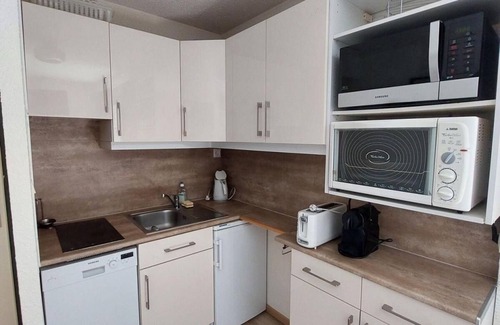 Mont-de-Lans Apartment | Conveniently Located Room with Balcony in Les 2 Alpes