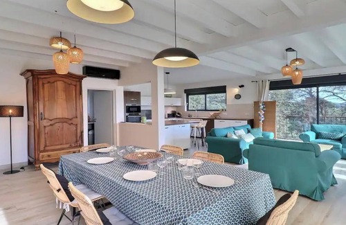 Ventabren Villa | New Wood Villa with Breathtaking Views and Private Pool