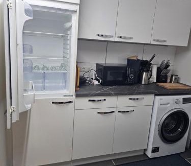 Eschweiler Apartment | Modern Work and Stay with Private Bathrooms - Guest Rated 10/10