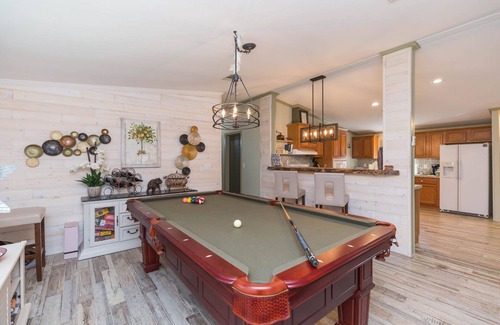 Weeki Wachee Gardens House | Experience the Weeki Wachee River: Pool, Dock & Fun!