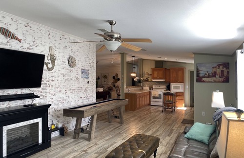 Weeki Wachee Gardens House | Experience the Weeki Wachee River: Pool, Dock & Fun!