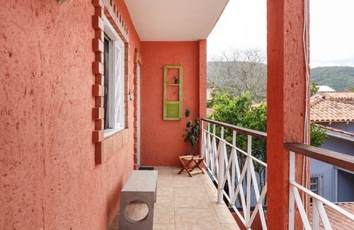 Sao Joao do Rio Vermelho House | Budget-Friendly 201 Studio Granada with Spa & Family Amenities