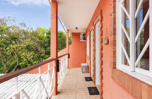 Sao Joao do Rio Vermelho House | Budget-Friendly 201 Studio Granada with Spa & Family Amenities