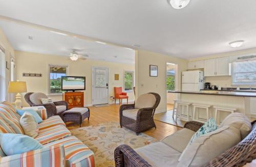 Duck House | Relaxing Retreat Just Ducky: Steps from the Beach