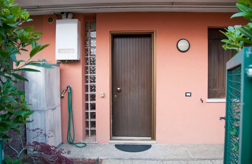 San Trovaso Apartment | Cozy Apartment Retreat with Spa & Breakfast in Private Area