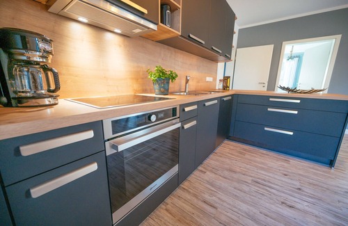 Hunzingen House | New Holiday House Hünzingen: Ocean View & Spa Retreat