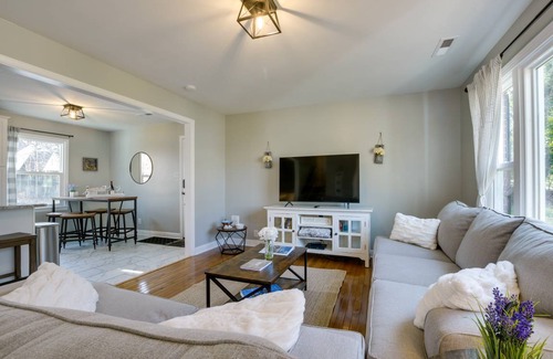 High Point House | Stunning 4-Bedroom Retreat for Families & Pets