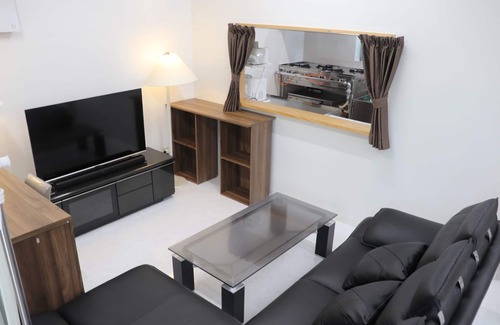 Ginoza House | Renovated Hotel with Parking & Wi-Fi in Okinawa Awaits You