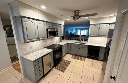 Benton Condo | Beautiful Waterfront Condo with Pool and Boat Rentals