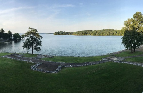 Benton Condo | Beautiful Waterfront Condo with Pool and Boat Rentals