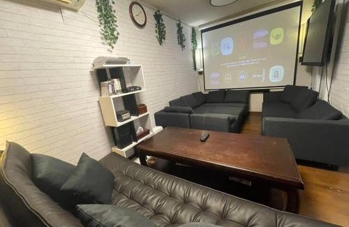 Maihama House | Cozy Family Retreat near Tokyo Disneyland - 5 Min Drive