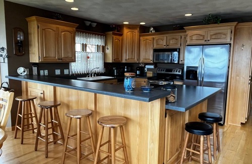 Winneconne House | Experience 2024 EAA - Sunset on the Lake with Spa & Views