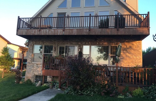 Winneconne House | Experience 2024 EAA - Sunset on the Lake with Spa & Views