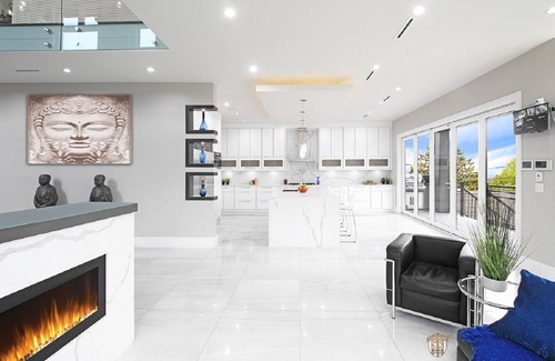 Burnaby House | 2025 Family Friendly 4 Bed Rooms house The Chateau - ST No. 00177094