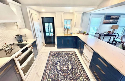 Cazenovia House | Stylish 2 Bedroom Cottage Near Albany St. & Caz College