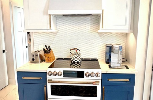 Cazenovia House | Stylish 2 Bedroom Cottage Near Albany St. & Caz College